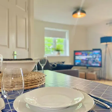 Lovely 2-bedroom Apartment. Free Parking. 브리스틀