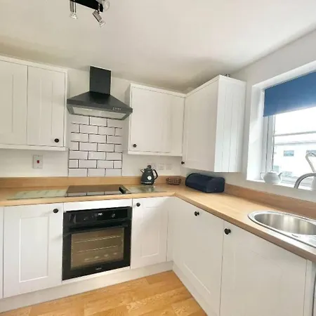 Lovely 2-bedroom Apartment. Free Parking. Apartment