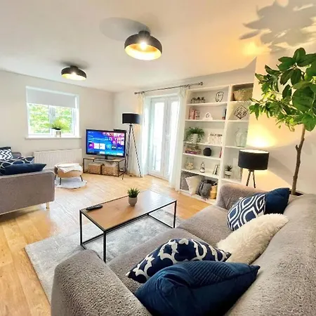 Lovely 2-bedroom Apartment. Free Parking. Apartment *