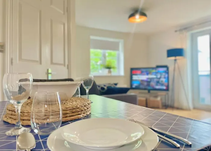 Lovely 2-bedroom Apartment. Free Parking. Bristol