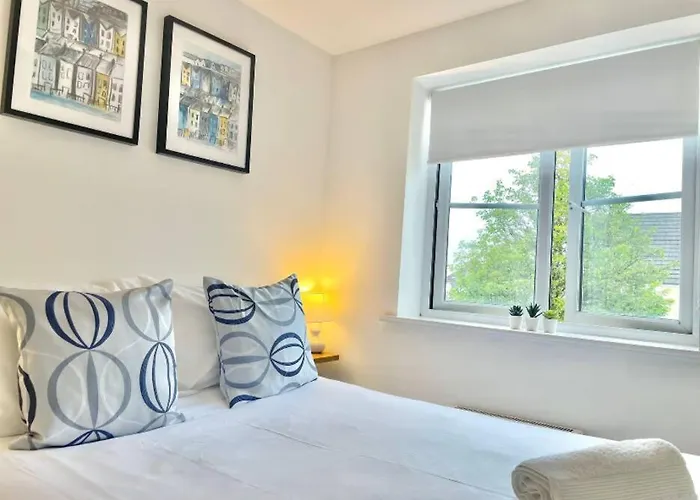 Lovely 2-bedroom Apartment. Free Parking. Bristol