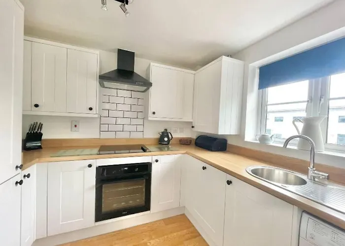 Lovely 2-bedroom Apartment. Free Parking. Apartment