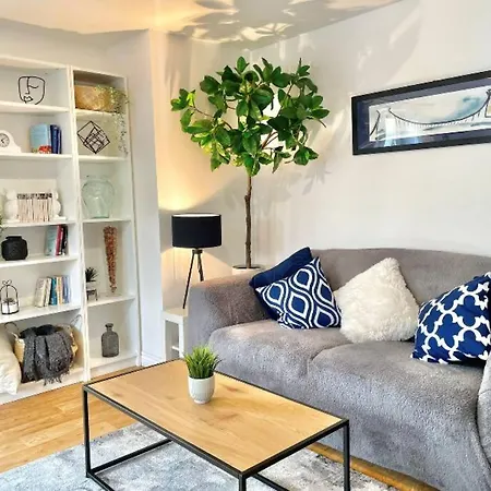 Lovely 2-bedroom Apartment. Free Parking. Appartement